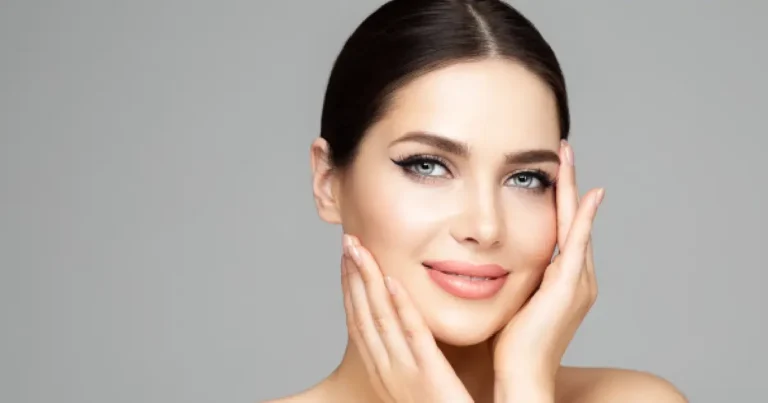 Smiling woman with clear, healthy skin, representing the results of choosing the right aesthetic treatment for her skin type.